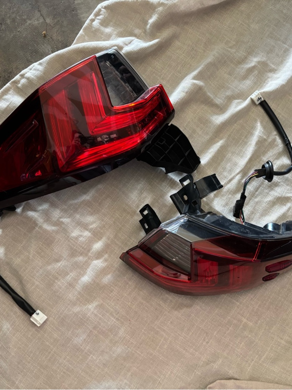 Lexus 2016-2022 RX outer tail lights - Picture 7 of 9